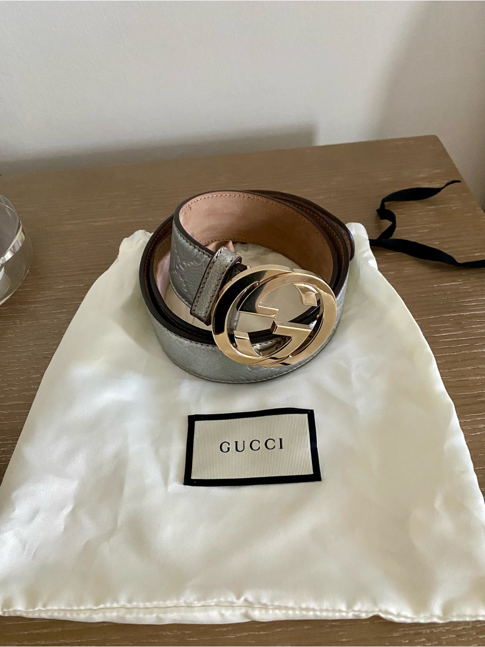 Gucci Silver Leather Belt with Gold GG Buckle - Picture 2 of 2